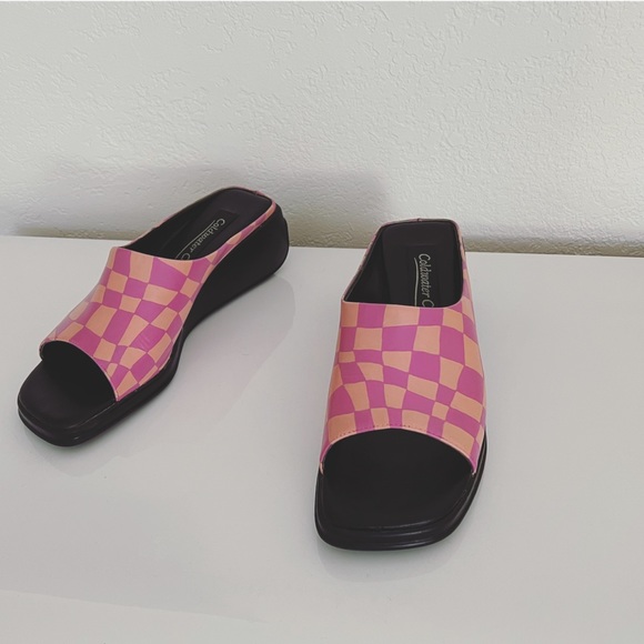 SALE🌸 Handpainted vintage platform sandals in wavy check - Picture 2 of 5